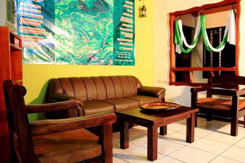 Hotel Green Lagoon Falls Park Lodge