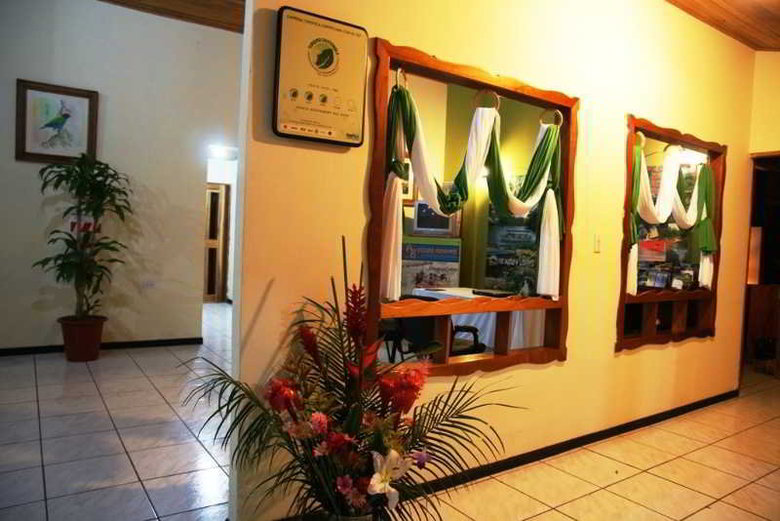 Hotel Green Lagoon Falls Park Lodge