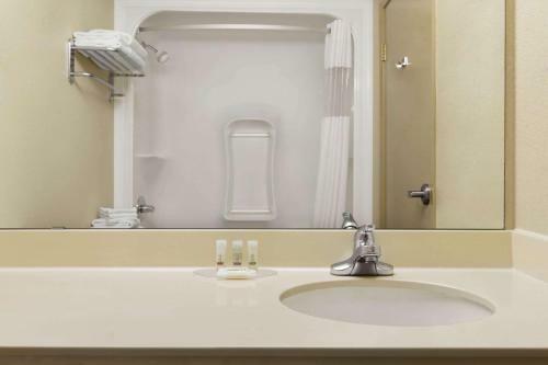 Hotel Days Inn & Suites - Thompson