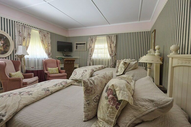 Hostal Victoria's Historic Inn