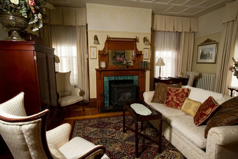 Hostal Victoria's Historic Inn