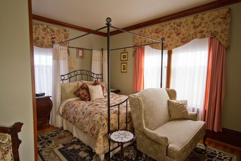 Hostal Victoria's Historic Inn