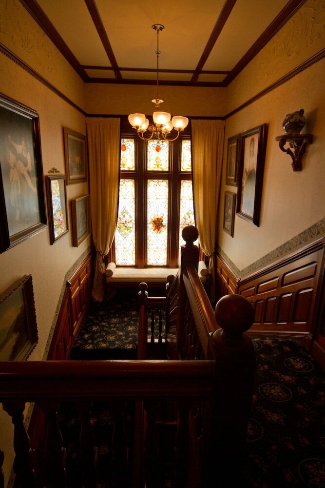 Hostal Victoria's Historic Inn