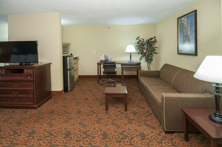 Hotel Governors Suites