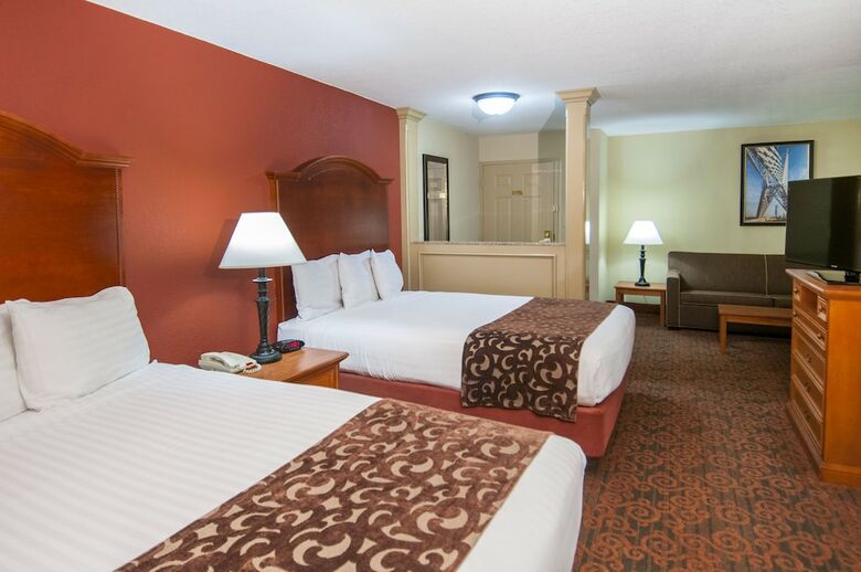 Hotel Governors Suites