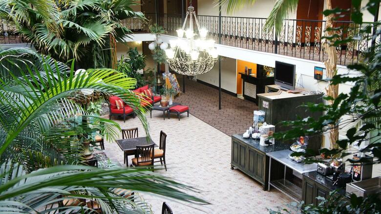 Hotel Governors Suites
