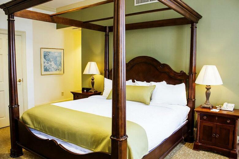 Hotel River Street Inn