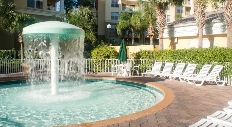Hotel Vacation Village At Parkway