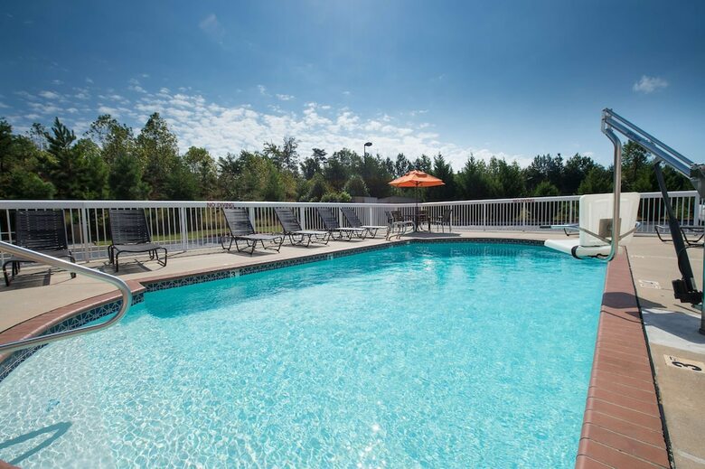 Hotel Hampton Inn Cornelia