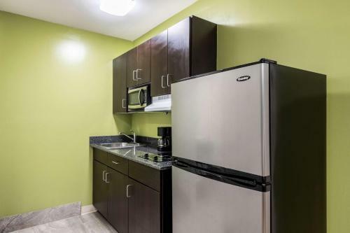 Motel Savannah Suites Savannah