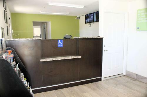 Motel Savannah Suites Savannah