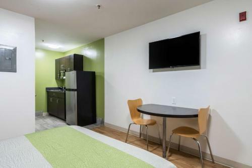 Motel Savannah Suites Savannah
