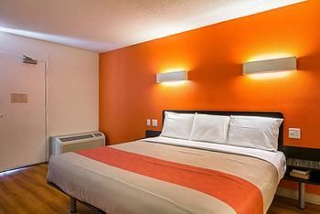 Motel 6 Rockford