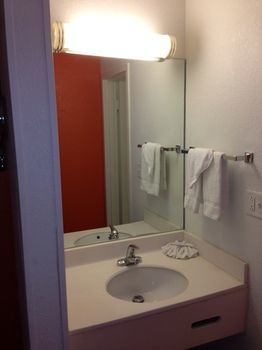 Motel 6 Rockford