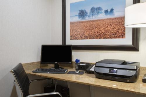 Holiday Inn Express Hotel & Suites Concordia