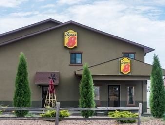 Super 8 Motel - Colby