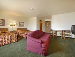 Super 8 Motel - Colby