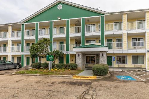 Motel Hometowne Studios Baton Rouge - Sherwood Forest
