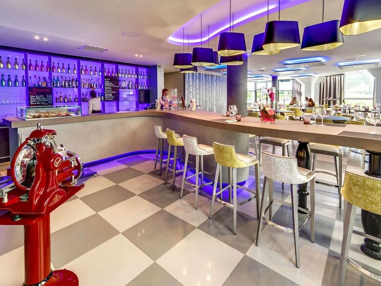 Novotel Orl�ans Charbonni�re Hotel