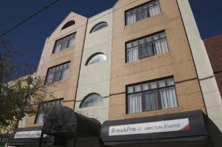 Hotel Breakfree Directors Studios
