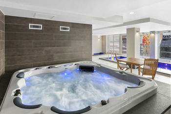 Hotel Oaks Embassy