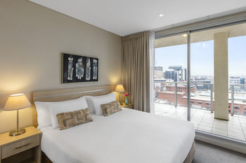 Hotel Oaks Embassy
