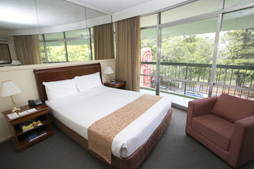 Hotel Metro Tower Mill