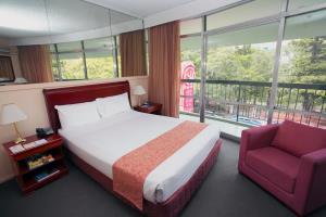 Hotel Metro Tower Mill