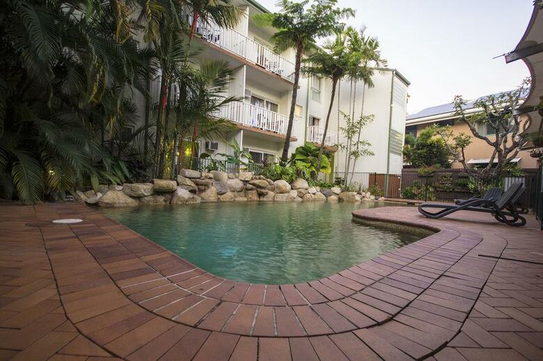 Hotel Coral Tree Inn