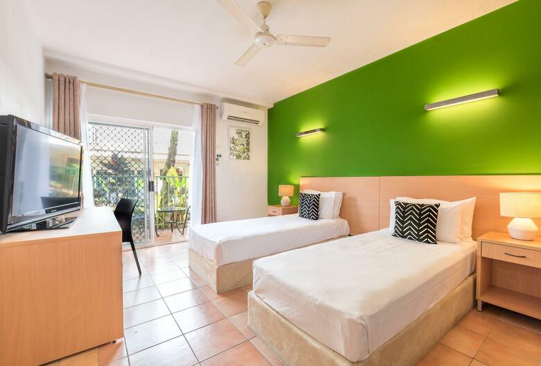 Hotel Coral Tree Inn