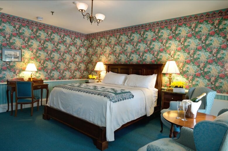 St James Hotel