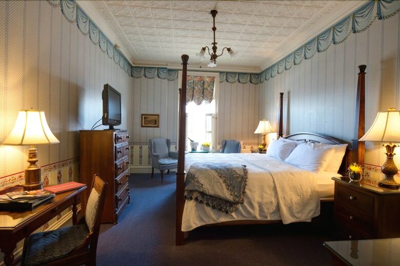 St James Hotel