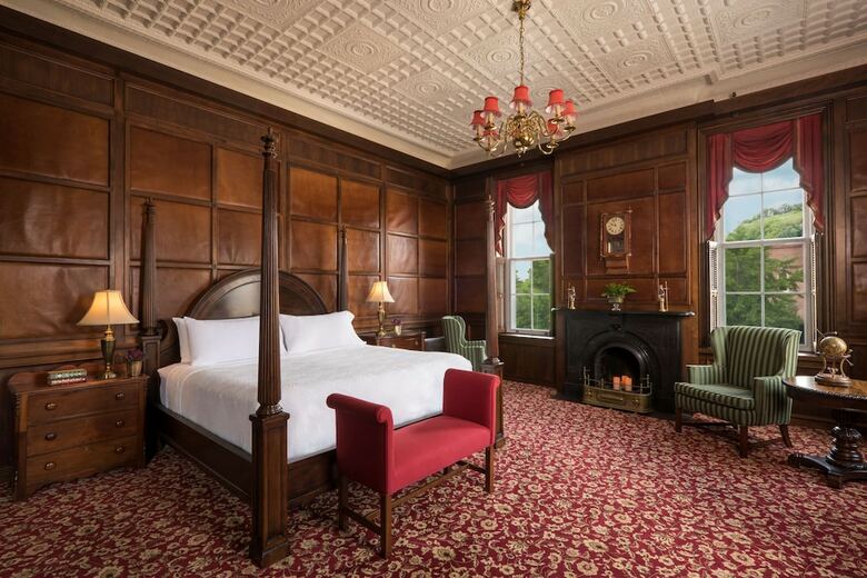 St James Hotel