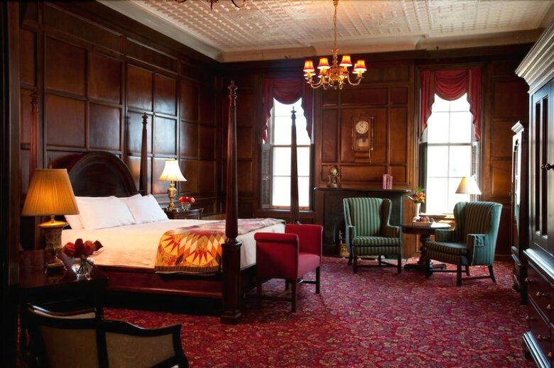 St James Hotel