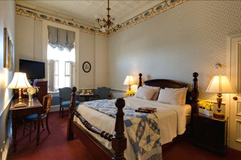 St James Hotel