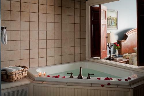 Bed & Breakfast Colonial Inn