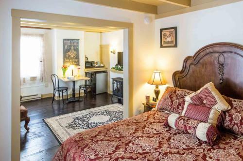 Bed & Breakfast Colonial Inn