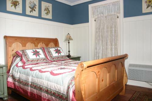 Bed & Breakfast Colonial Inn