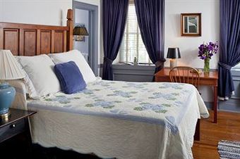 Bed & Breakfast Historic Smithton Inn