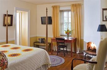 Bed & Breakfast Historic Smithton Inn