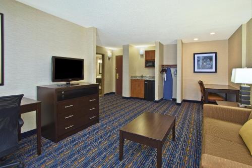 Holiday Inn Express Hotel & Suites Pittsburgh West Mifflin