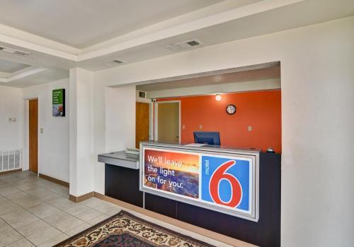 Motel 6 Lindale Tx