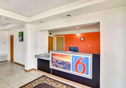 Motel 6 Lindale Tx
