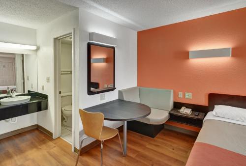 Motel 6 Lindale Tx