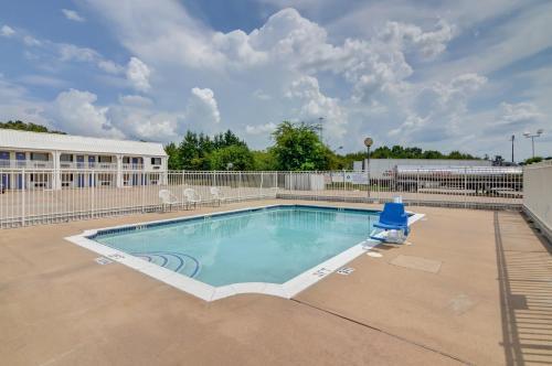 Motel 6 Lindale Tx