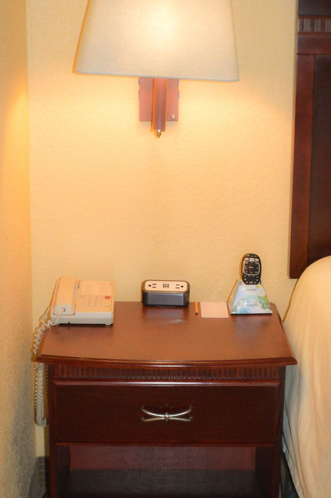 Motel Magnolia Inn And Suites