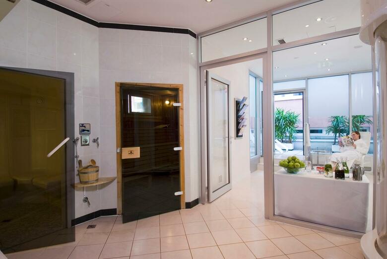 Hotel NH Danube City