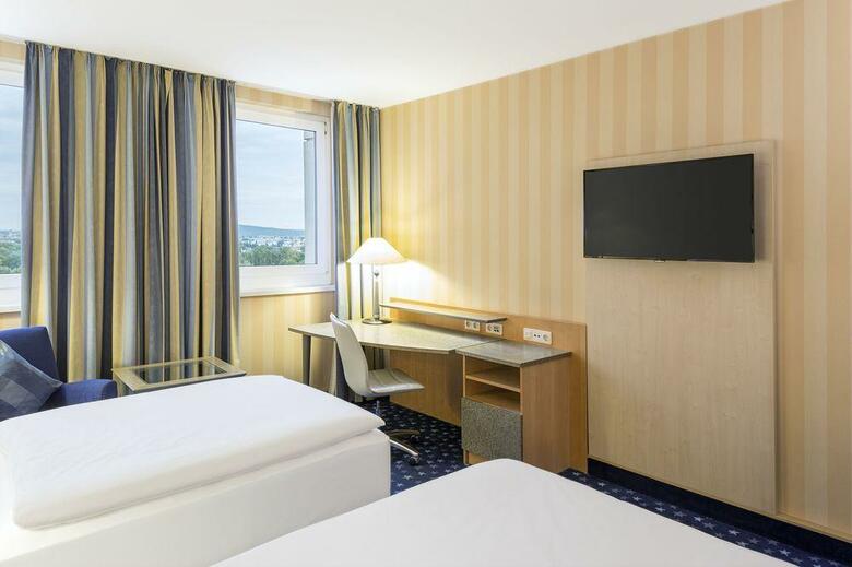 Hotel NH Danube City
