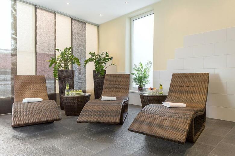 Hotel NH Danube City