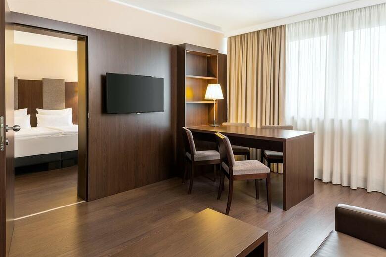 Hotel NH Danube City